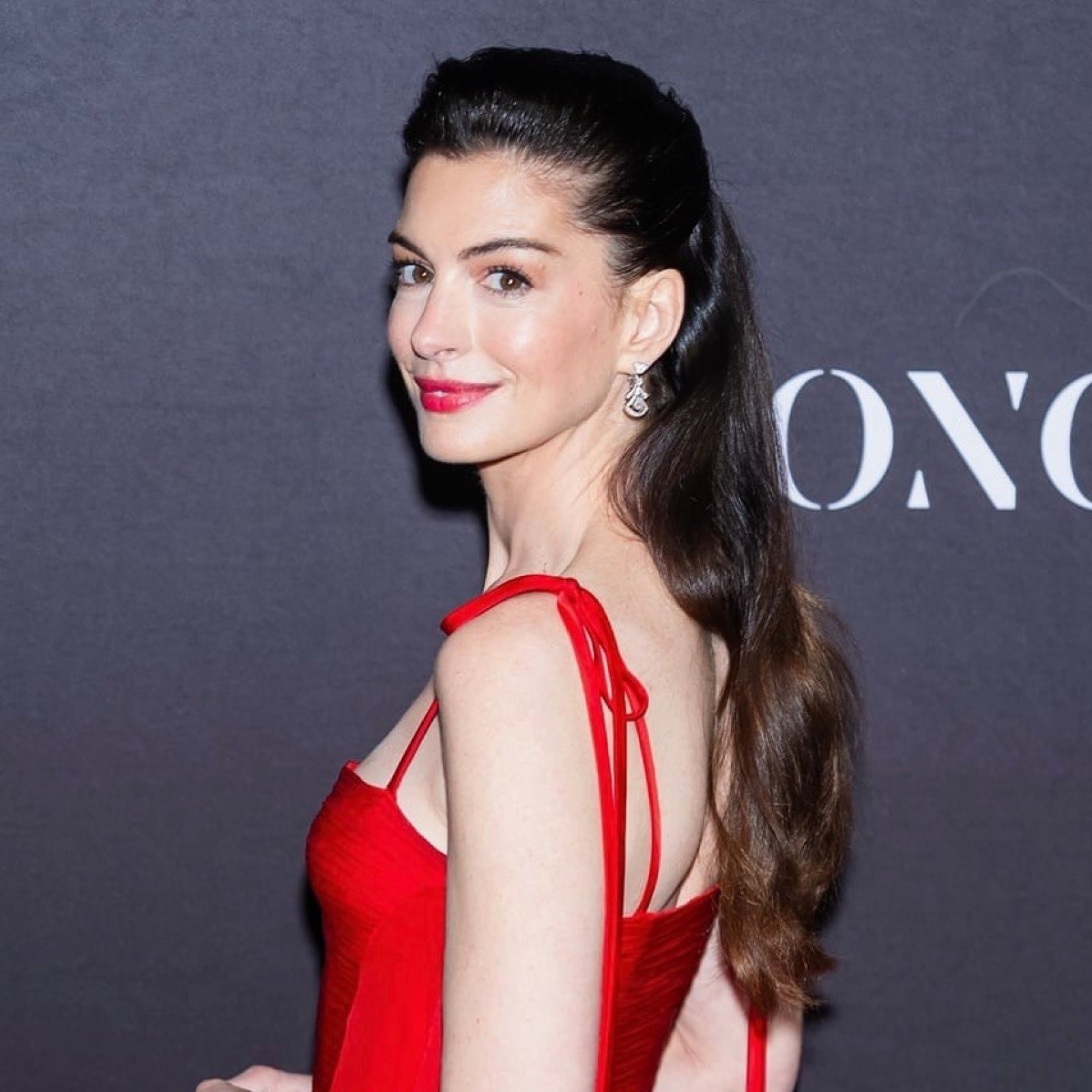 Anne Hathaway's Statement Boots Bring High-Drama Style to 'Devil Wears Prada 2' Press Event Anne Hathaway's Statement Boots Bring High-Drama Style to 'Devil Wears Prada 2' Press Event
