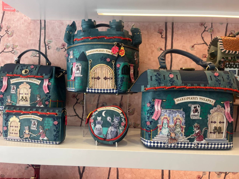 Vendula's Shakespear's Theatre collection