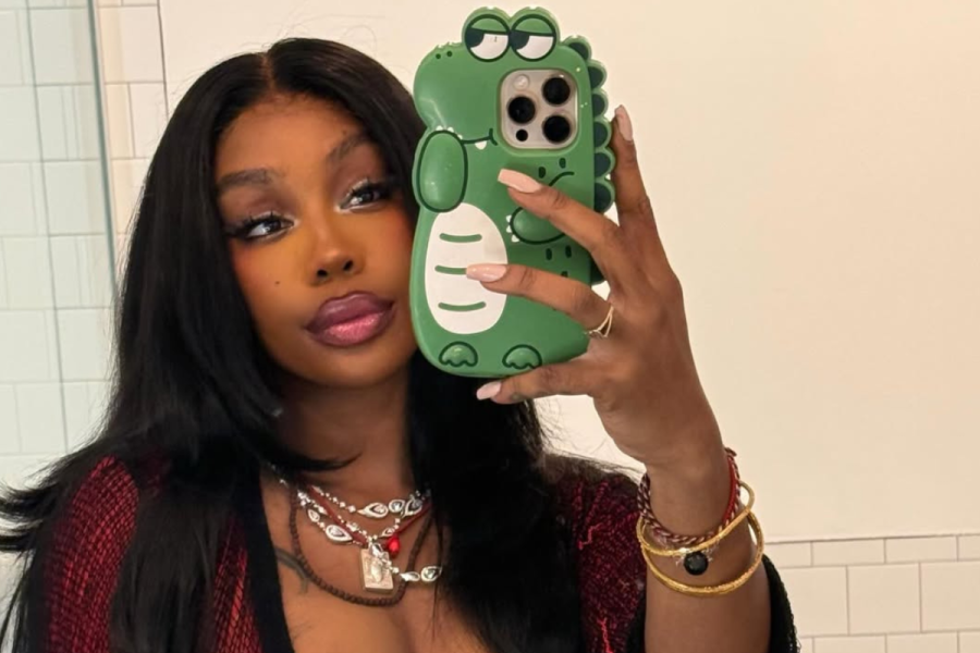 SZA mirror shot photo