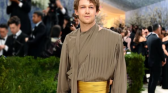 Joe Alywn at the MET Gala