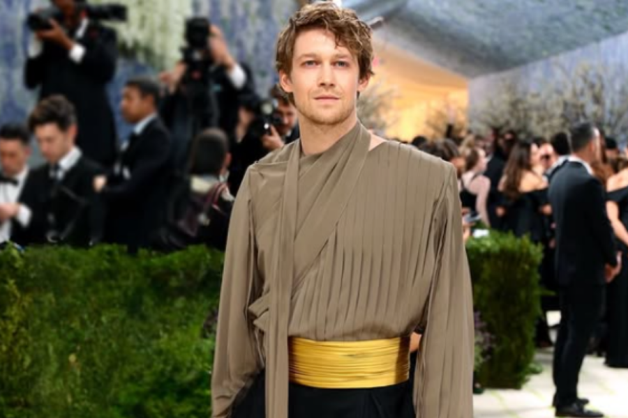 Joe Alywn at the MET Gala