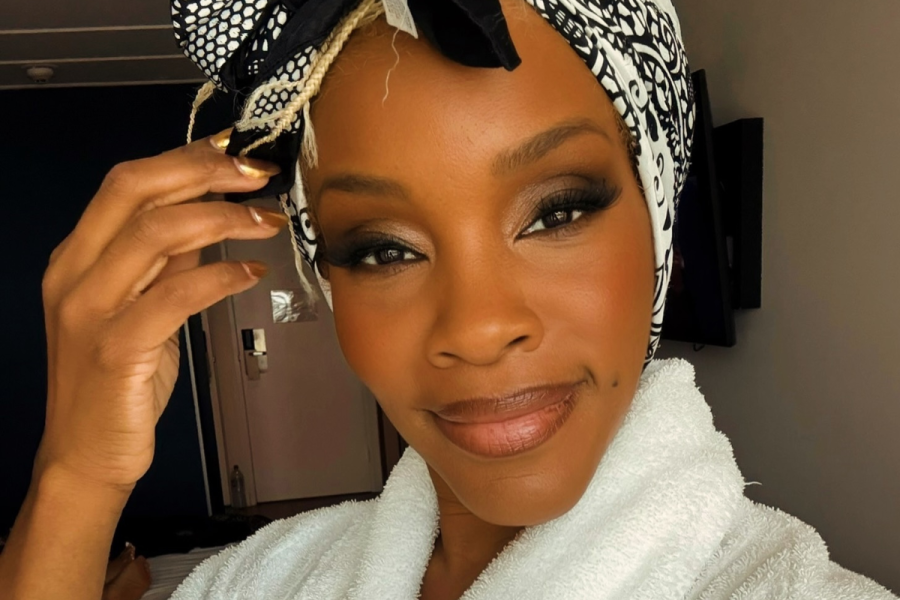 Tameko Star Selfie Photo