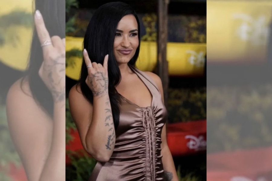 Demi Lovato promotes Camp Rock 3 in vintage Dolce