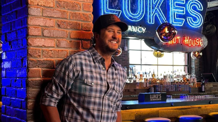 Luke Bryan ‘Yoinkity Sploink’ Dance