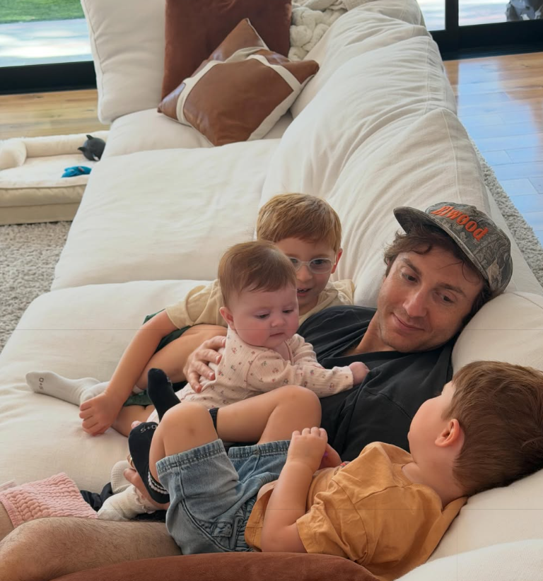 Daryl Sabara and kids