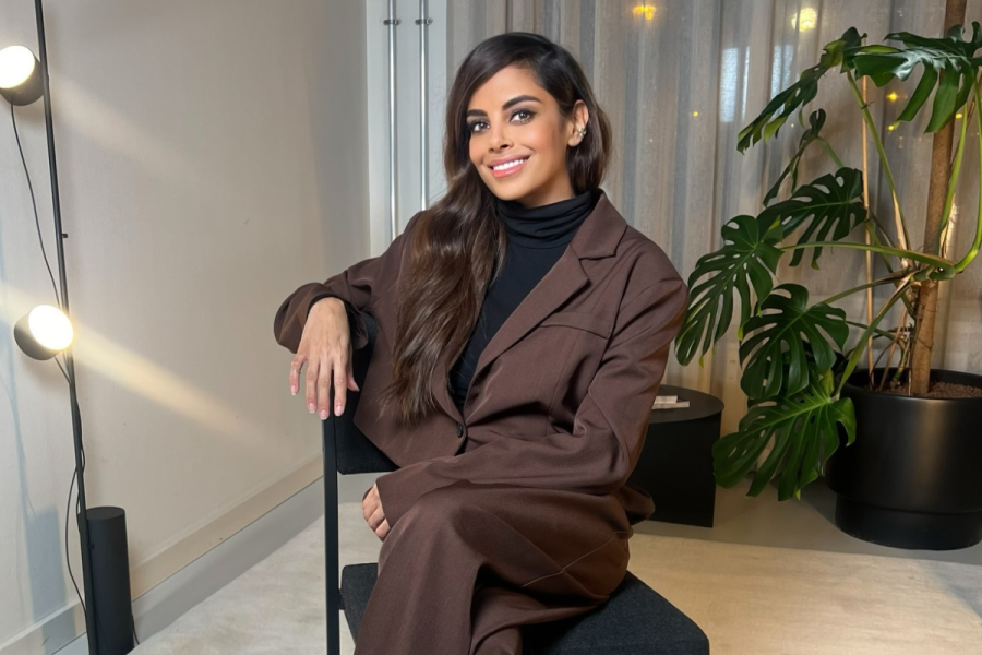 Collien Fernandes in a formal attire