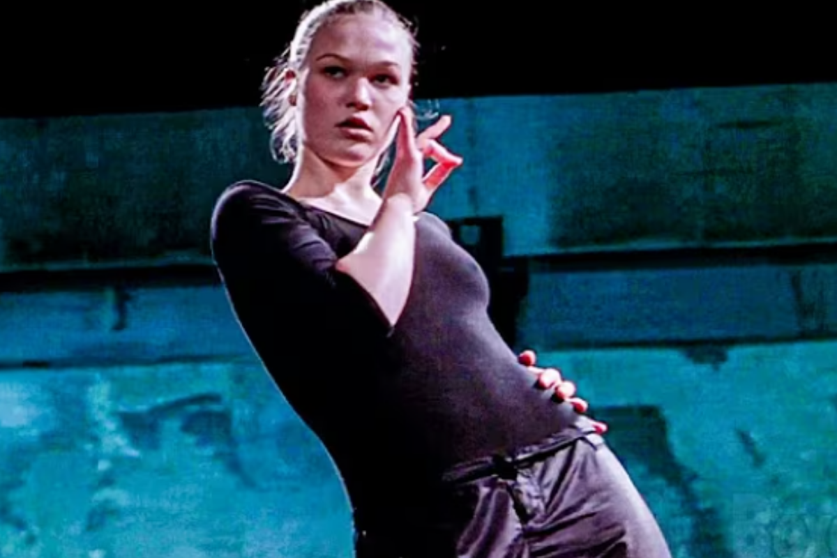 Julia Stiles' Fake Juilliard Credentials Are so Convincing DWTS Fans Think She Has an Unfair Advantage