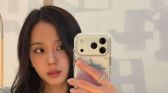 Jisoo Mirror Selfie