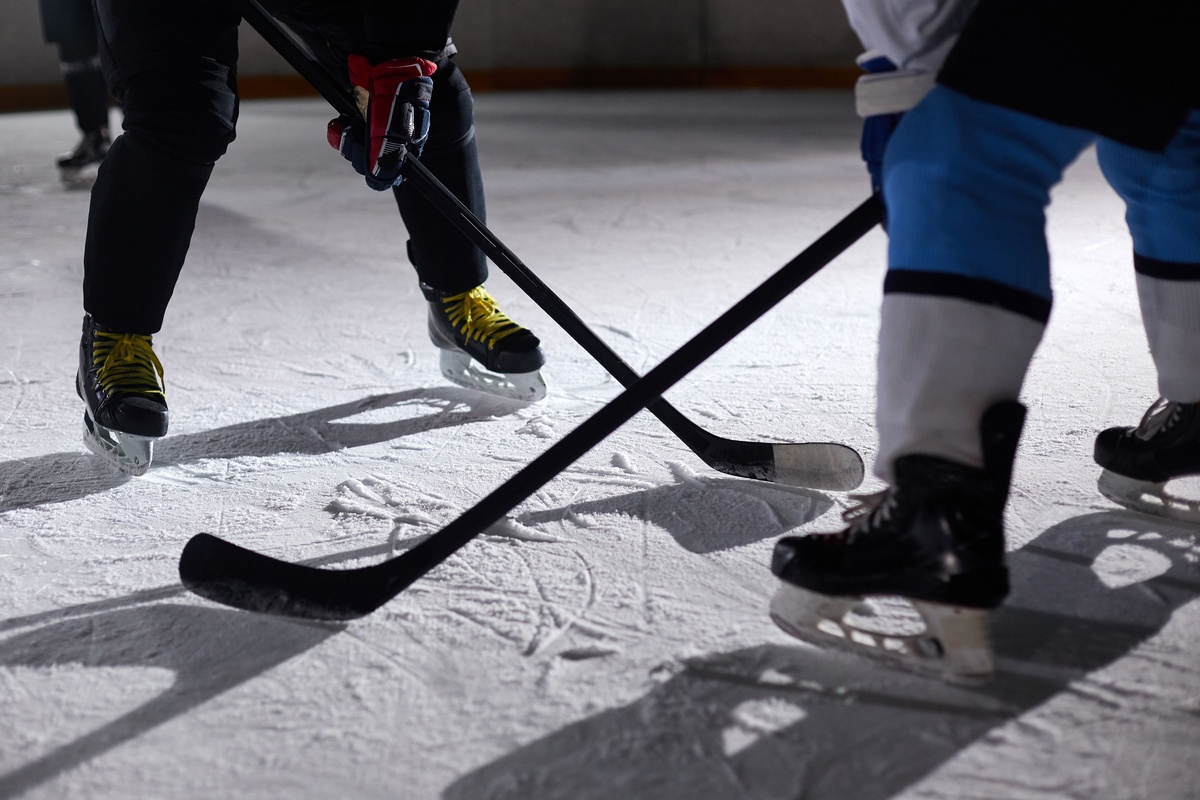 NHL Launches 'Hot for Hockey' Romance-Inspired Stories About Real Players, but Female Fans Call the Campaign 'Infantilising'