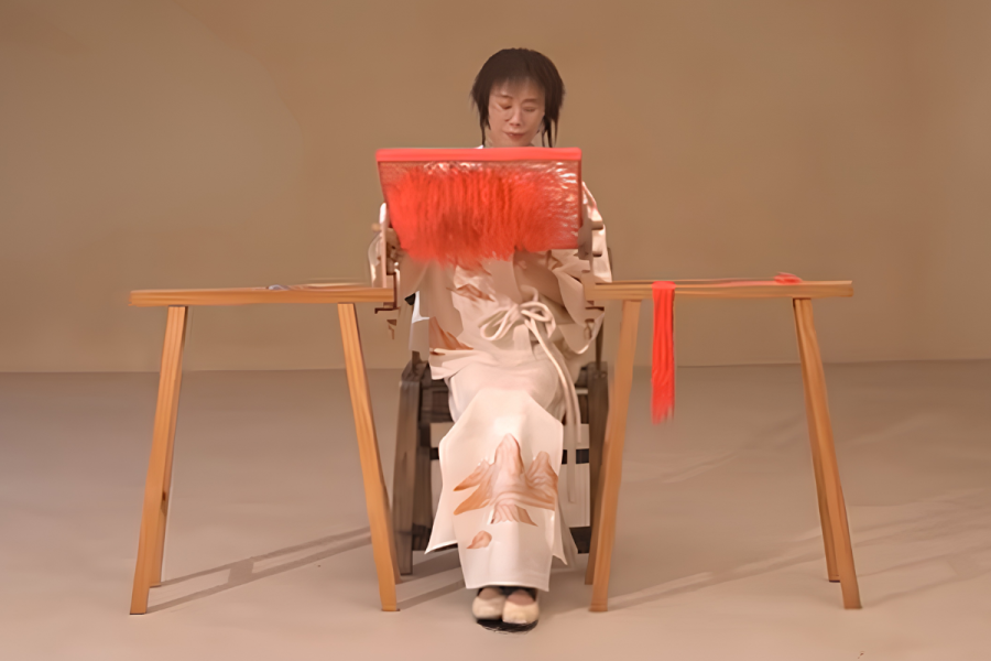 Lin Xia showcases Taizhou embroidery