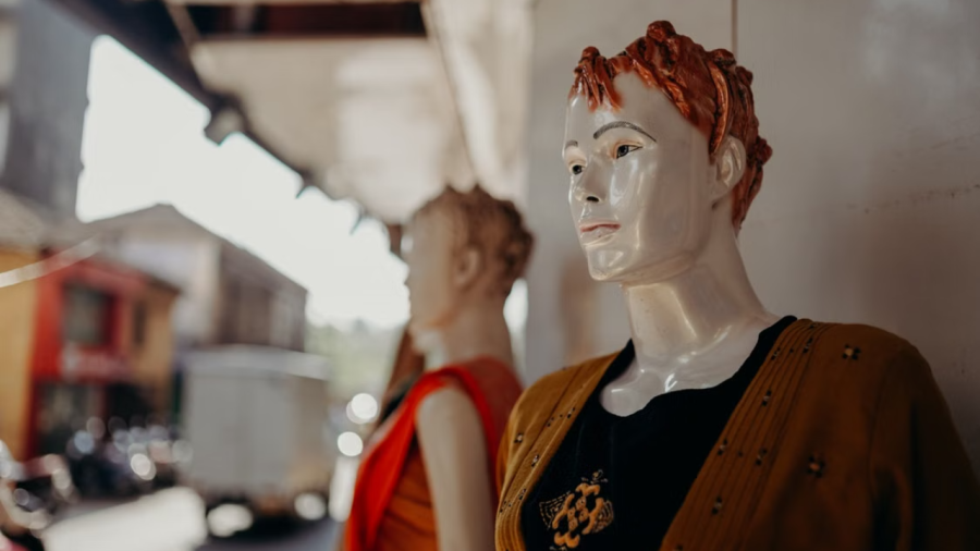 Mannequin Appears To Have Real Skin Underneath