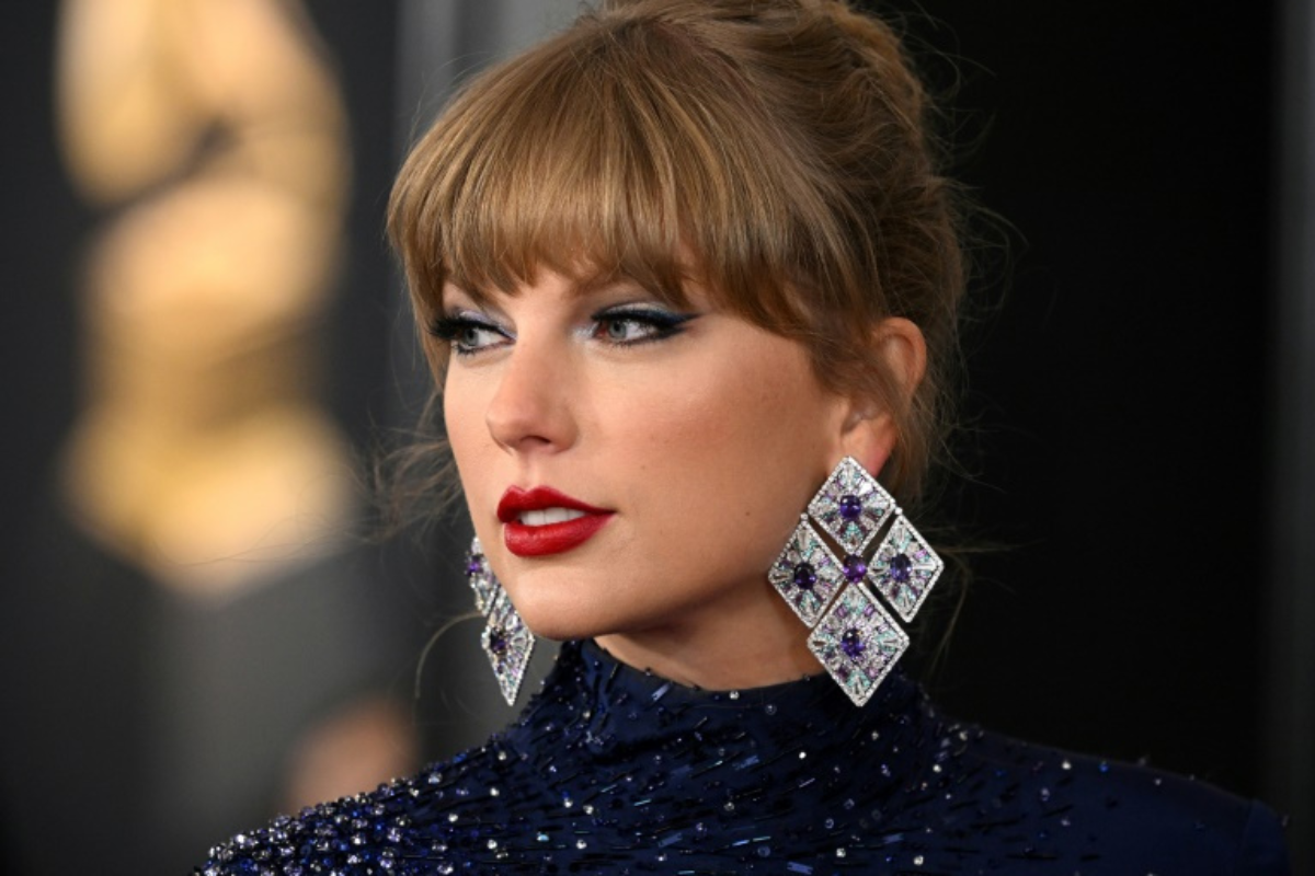 Taylor Swift's Designer Little Black Dress Has A $39 Amazon Dupe