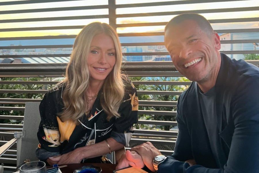 Kelly Ripa and Husband Mark Consuelos