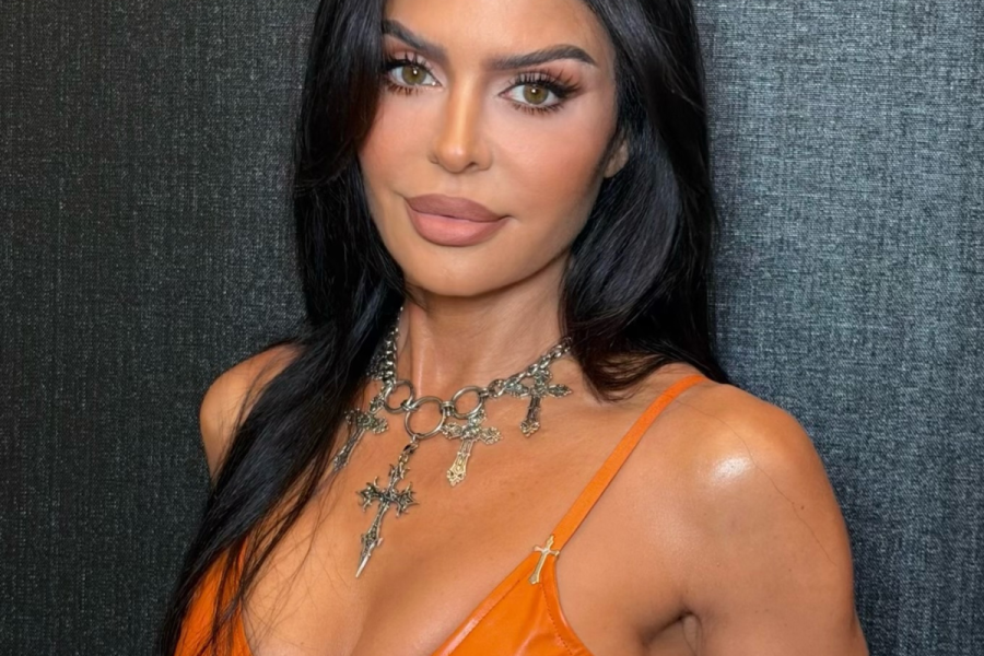 Lisa Rinna as Kylie Jenner